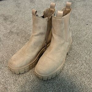 madden nyc boots worn a few times but good condition size 8